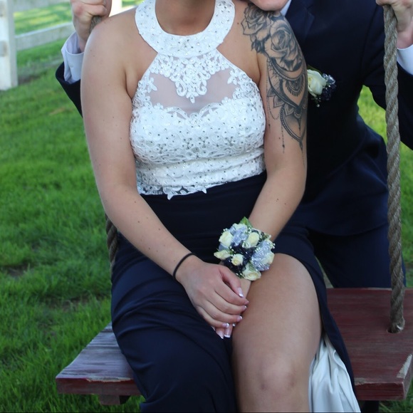 Dress - Picture 7 of 8